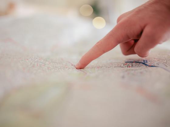 depth-of-field-direction-finger-34753.jpg